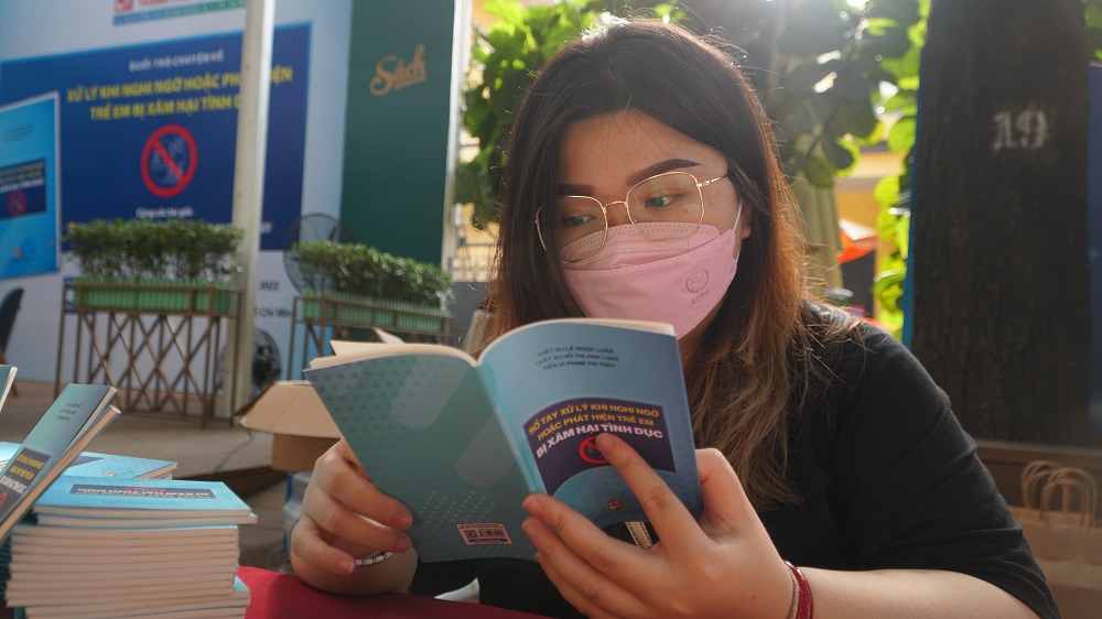 Khi phát hiện hoặc nghi ngờ trẻ em bị xâm hại tình dục, nhiều người loay hoay không biết làm gì